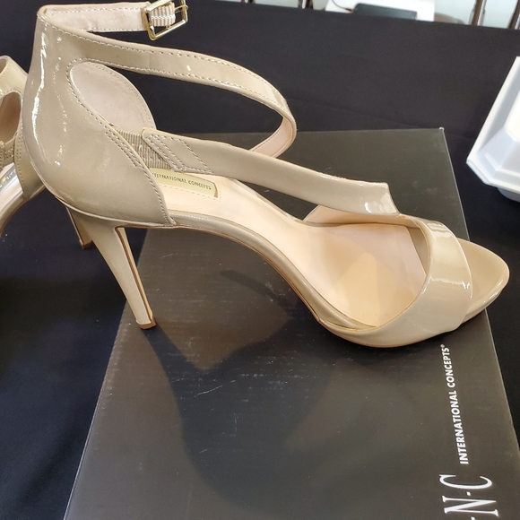 Shoes - Picture 2 of 4